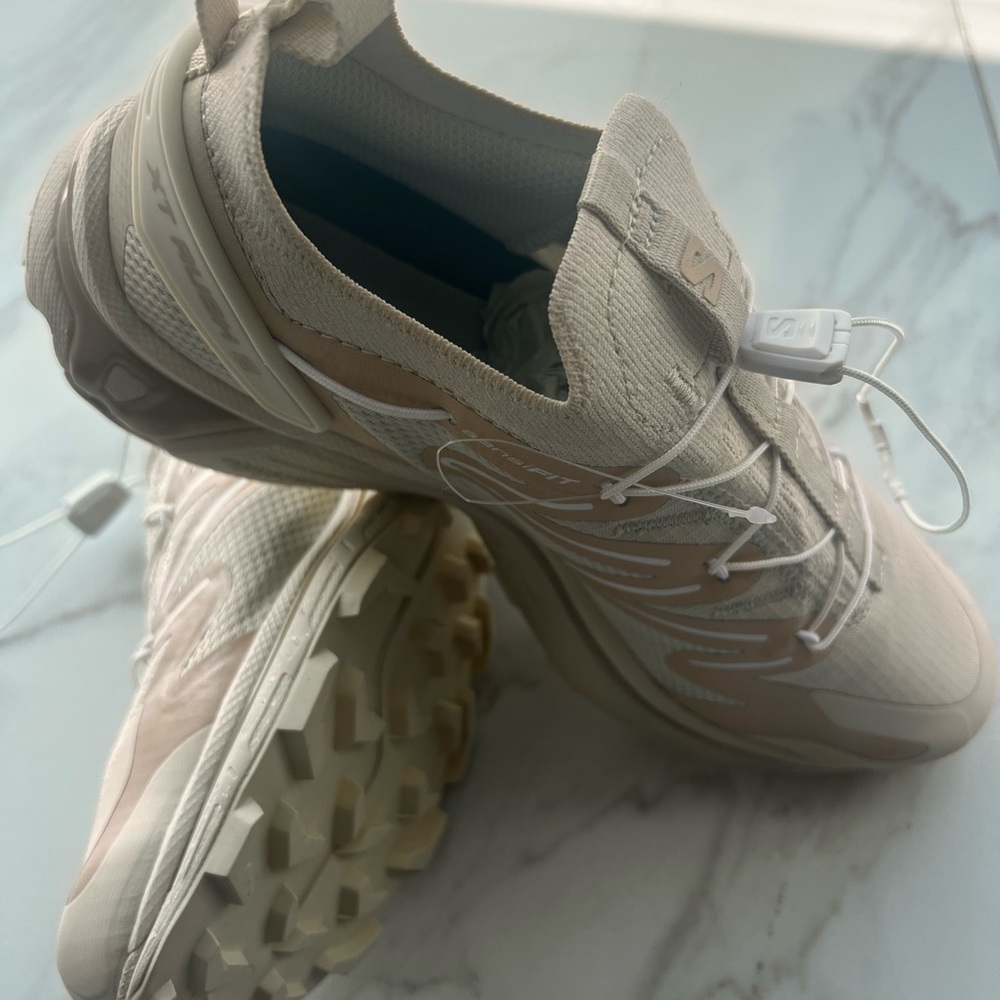 Brand New Salomon Women’s Hiking 🥾 Sneaker (8)
